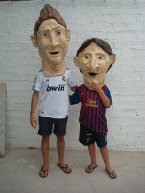 ronaldo messi cabezudos.JPG